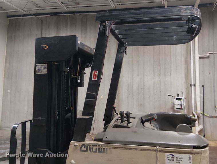 image for item DT6298 crown Cascade sideshifter 55S-SSS-AO2 forklift