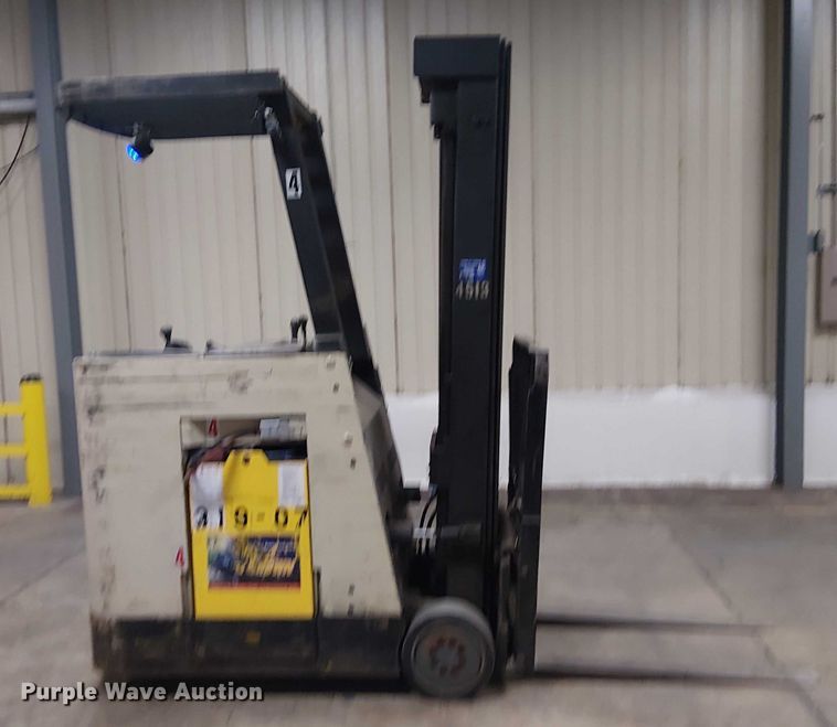 image for item DT6299 crown RC302C-35 forklift
