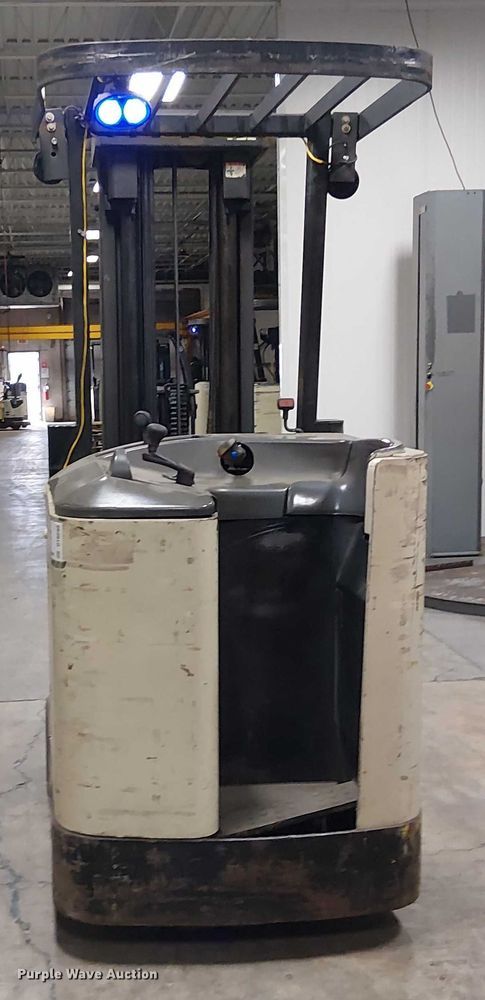 image for item DT6299 crown RC302C-35 forklift