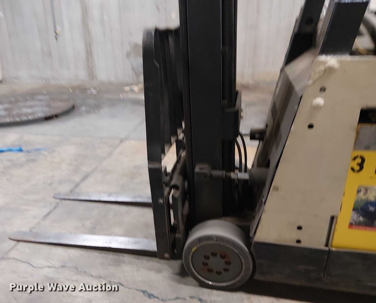image for item DT6299 crown RC302C-35 forklift