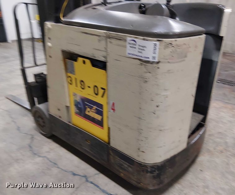 image for item DT6299 crown RC302C-35 forklift