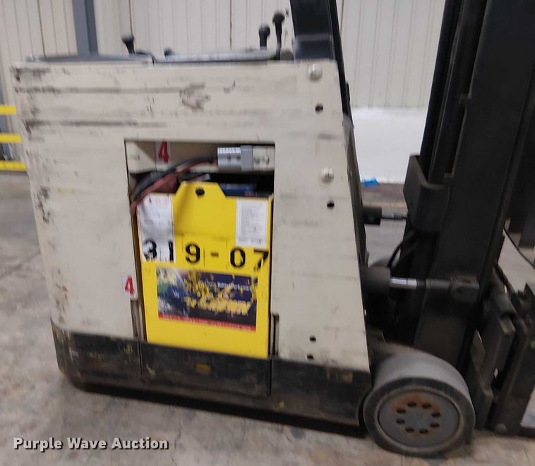image for item DT6299 crown RC302C-35 forklift