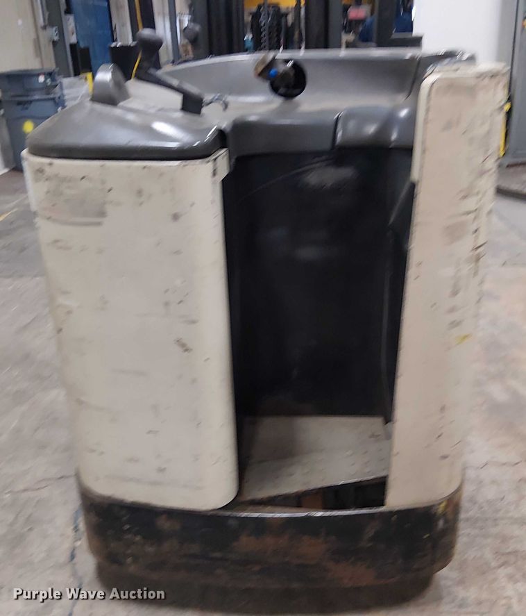 image for item DT6299 crown RC302C-35 forklift