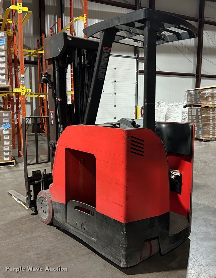 image for item DT6300 Raymond 425-C40QM forklift
