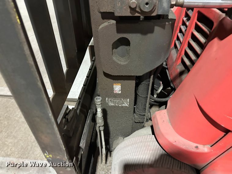image for item DT6300 Raymond 425-C40QM forklift