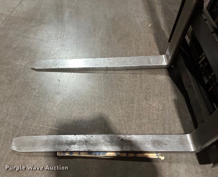 image for item DT6300 Raymond 425-C40QM forklift