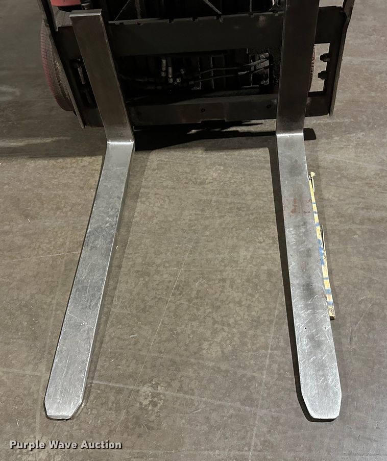 image for item DT6300 Raymond 425-C40QM forklift