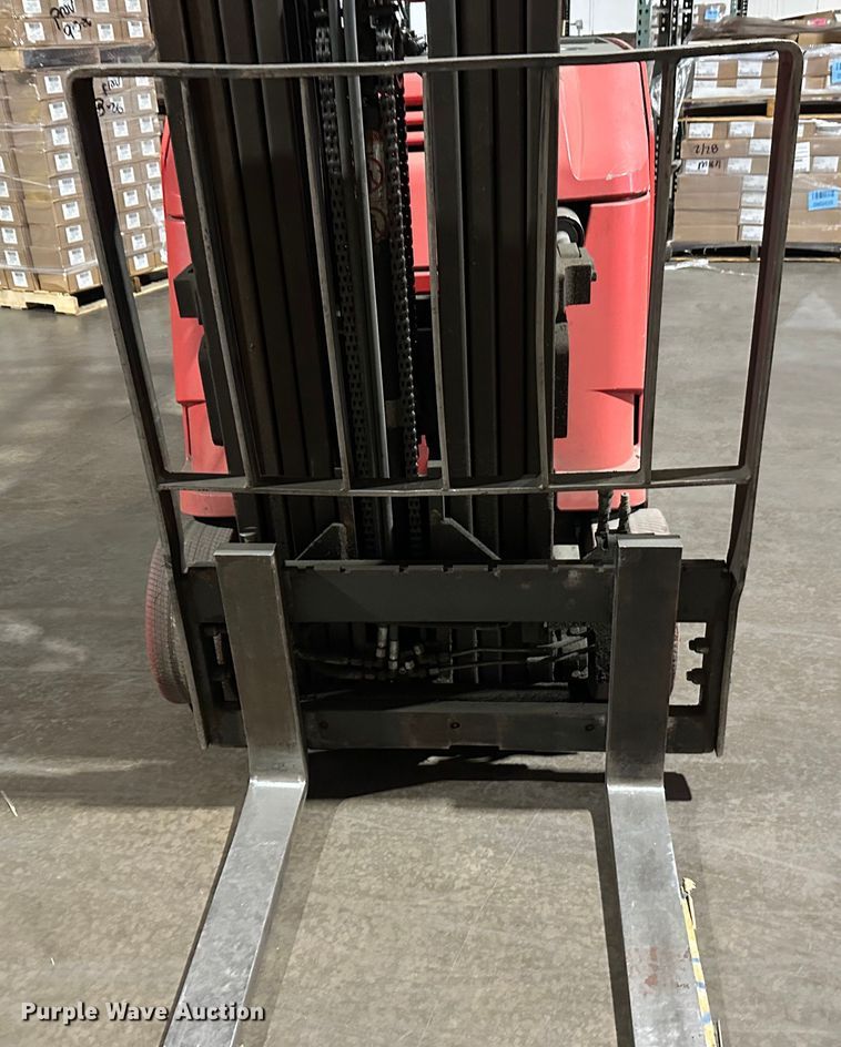 image for item DT6300 Raymond 425-C40QM forklift