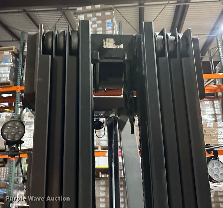 image for item DT6300 Raymond 425-C40QM forklift