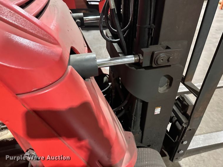 image for item DT6300 Raymond 425-C40QM forklift