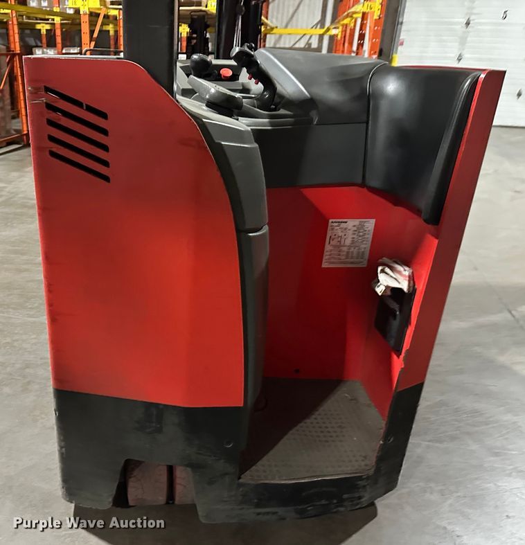 image for item DT6300 Raymond 425-C40QM forklift