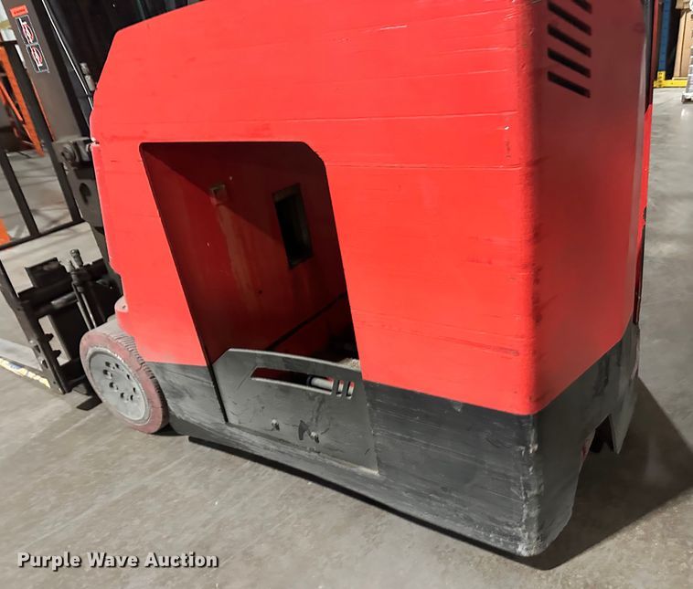 image for item DT6300 Raymond 425-C40QM forklift