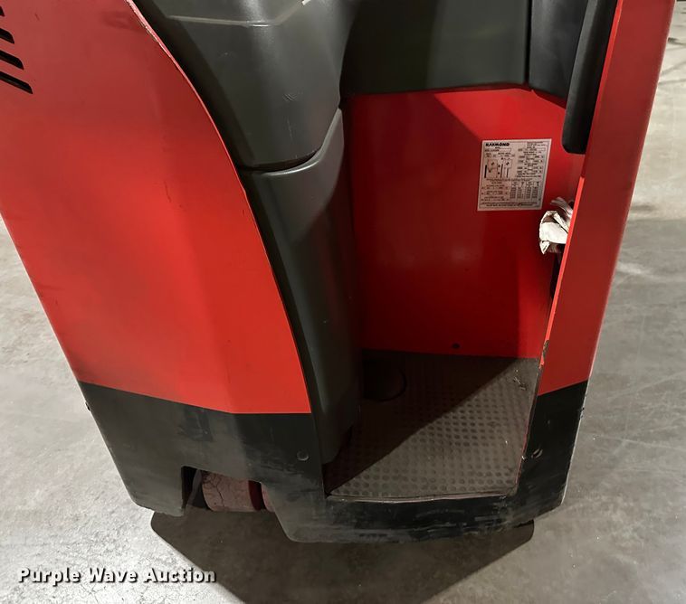 image for item DT6300 Raymond 425-C40QM forklift