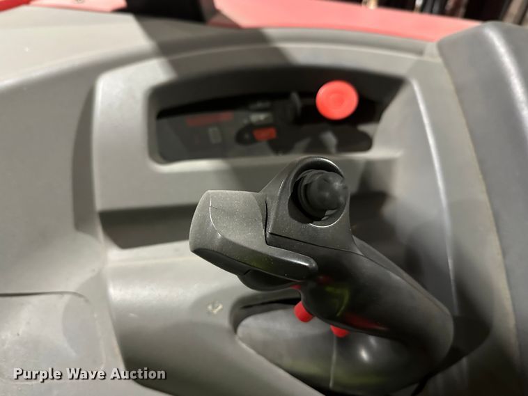 image for item DT6300 Raymond 425-C40QM forklift