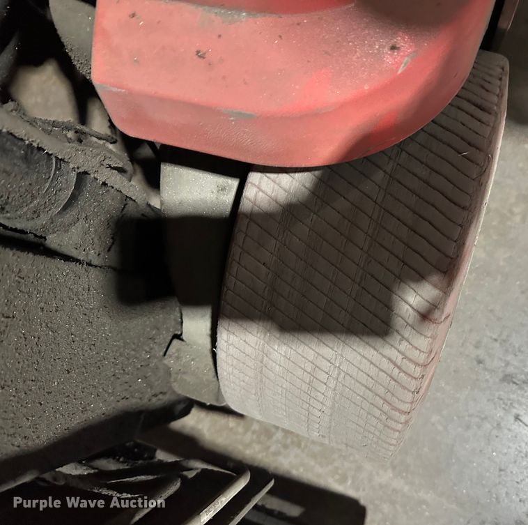 image for item DT6300 Raymond 425-C40QM forklift