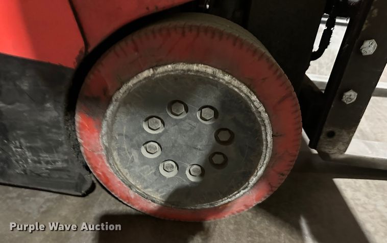 image for item DT6300 Raymond 425-C40QM forklift