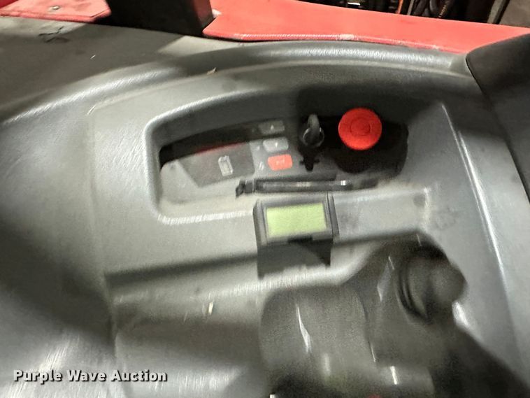 image for item DT6301 Raymond 425-C40QM forklift