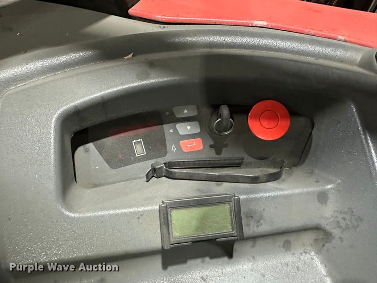 image for item DT6301 Raymond 425-C40QM forklift