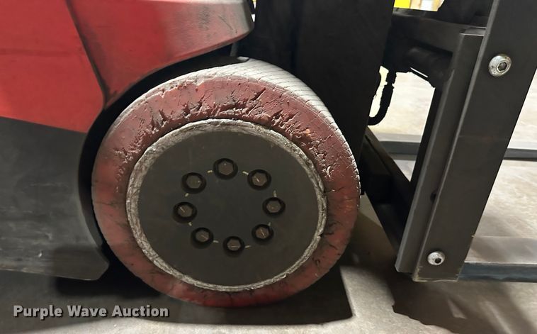 image for item DT6301 Raymond 425-C40QM forklift