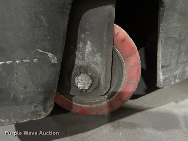 image for item DT6301 Raymond 425-C40QM forklift