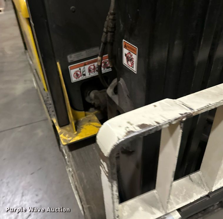 image for item DT6309 2017 Yale ERC050VGN48TQ084 forklift