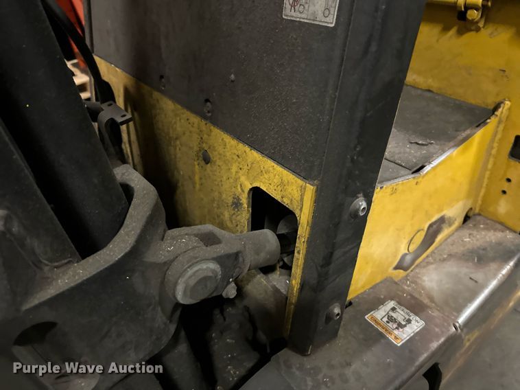 image for item DT6310 2006 Yale ERC040GHN36TQ084 forklift