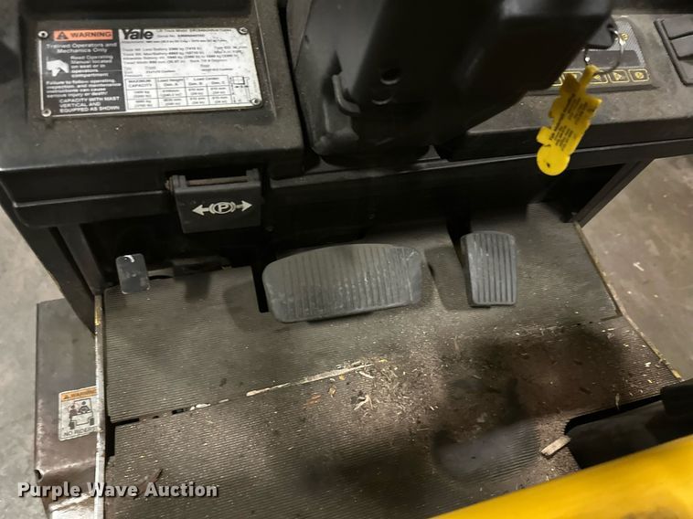 image for item DT6310 2006 Yale ERC040GHN36TQ084 forklift