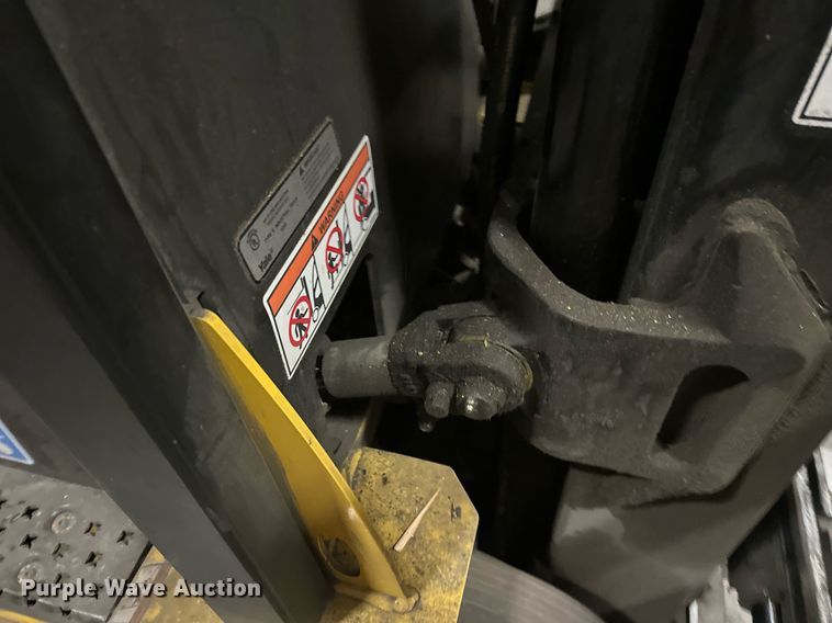 image for item DT6311 2017 Yale ERC050VGN48TQ084 forklift