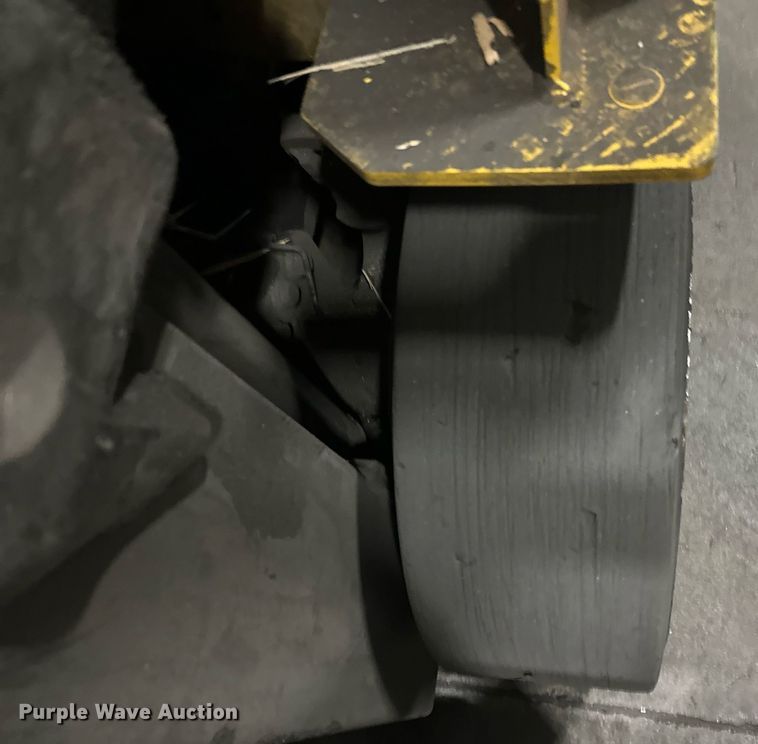 image for item DT6312 2013 Yale ERC050VGN48TQ084 forklift