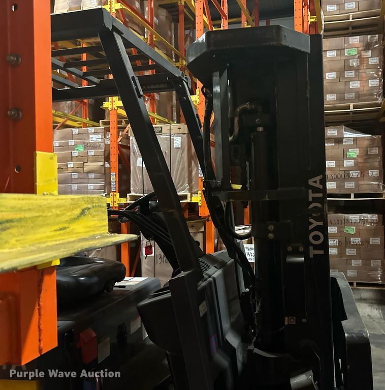 image for item DT6313 Toyota 8FBCU25 forklift