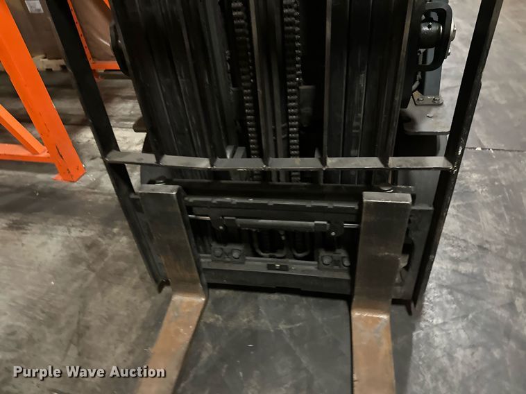 image for item DT6313 Toyota 8FBCU25 forklift