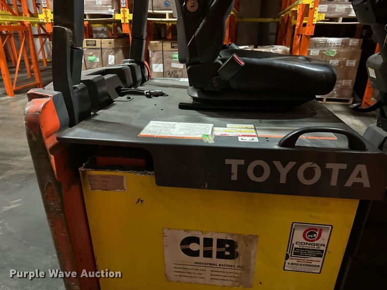 image for item DT6313 Toyota 8FBCU25 forklift