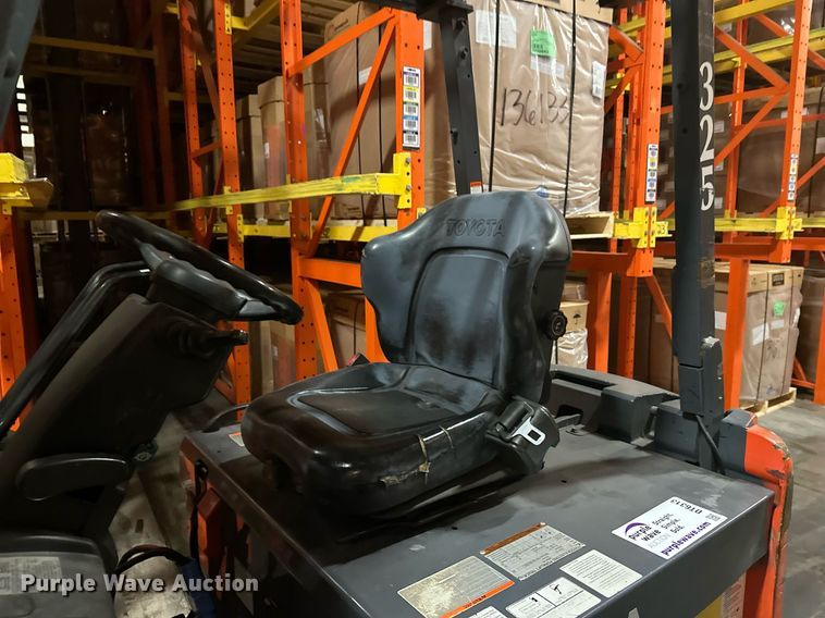 image for item DT6313 Toyota 8FBCU25 forklift