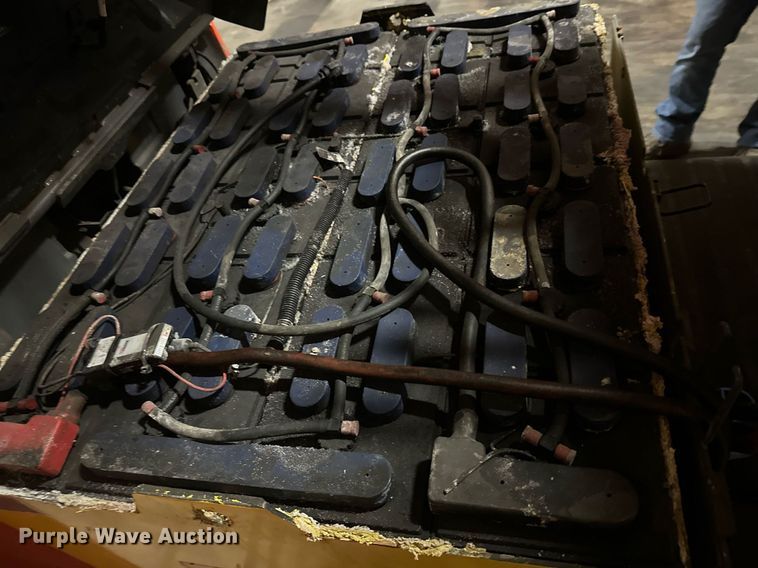 image for item DT6313 Toyota 8FBCU25 forklift