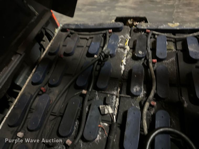 image for item DT6313 Toyota 8FBCU25 forklift