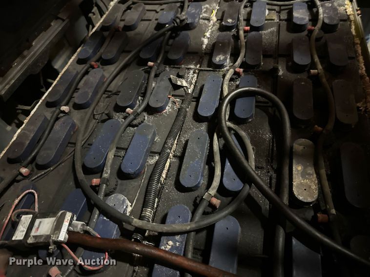 image for item DT6313 Toyota 8FBCU25 forklift