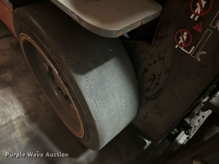 image for item DT6313 Toyota 8FBCU25 forklift