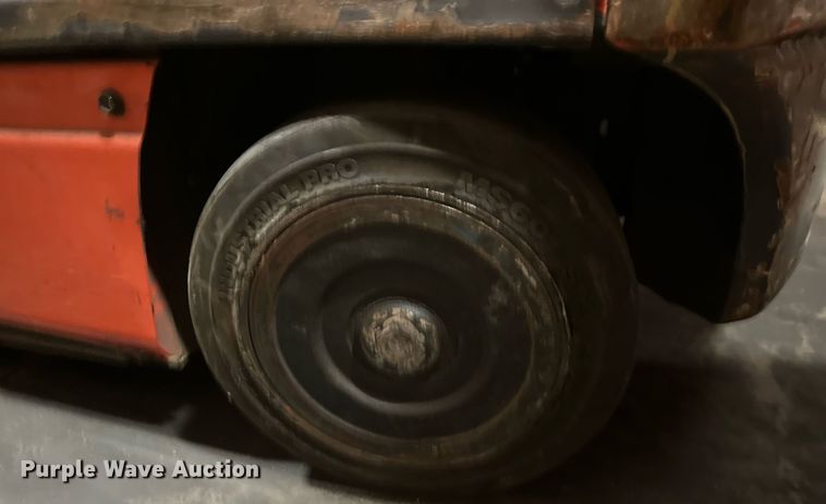 image for item DT6313 Toyota 8FBCU25 forklift