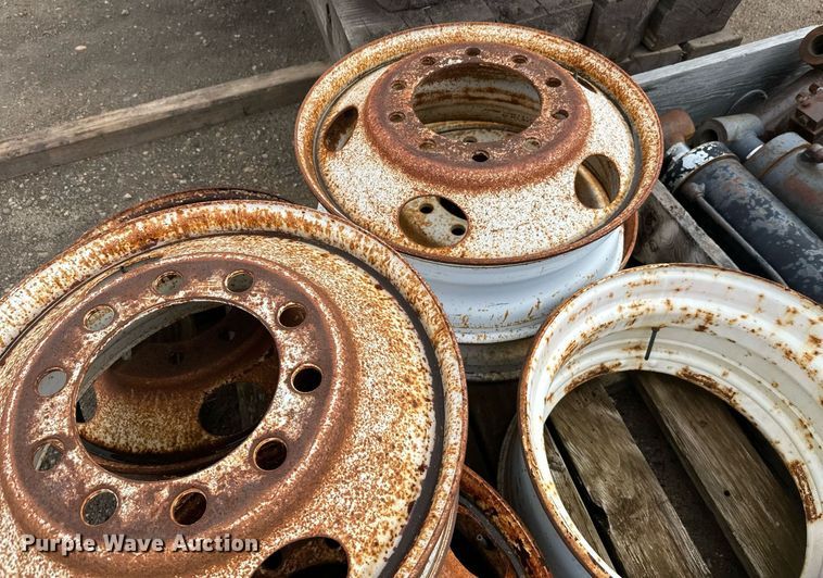 image for item DT6326 (11) truck wheels