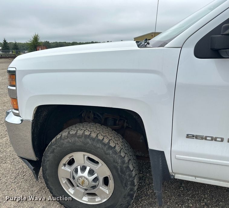 image for item DT6345 2016 Chevrolet Silverado 2500HD LT Double Cab pickup truck