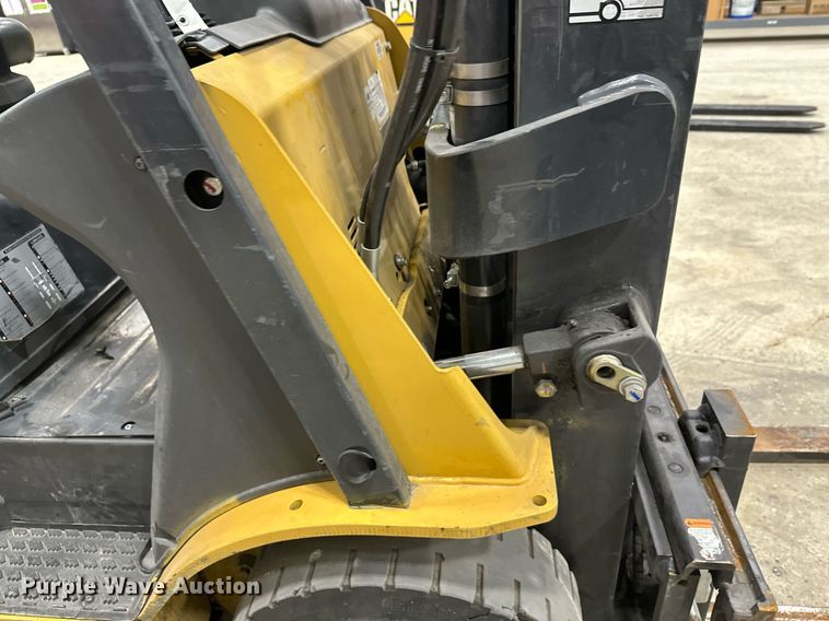image for item DT6370 Caterpillar 2C50004 forklift