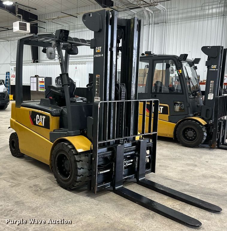 MONTACARGAS ELéCTRICO CATERPILLAR EP10000