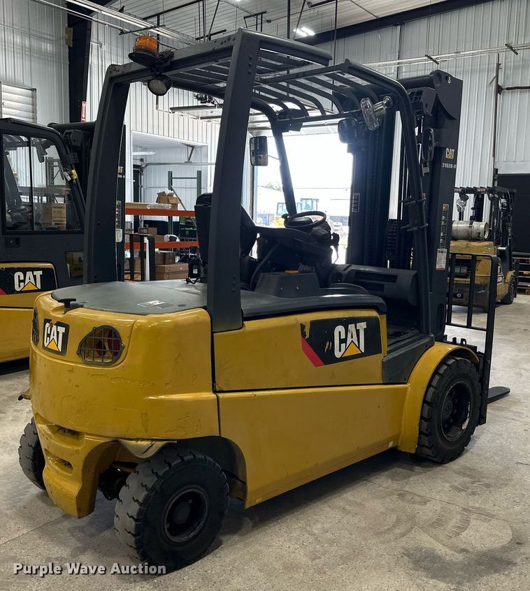 MONTACARGAS ELéCTRICO CATERPILLAR EP10000