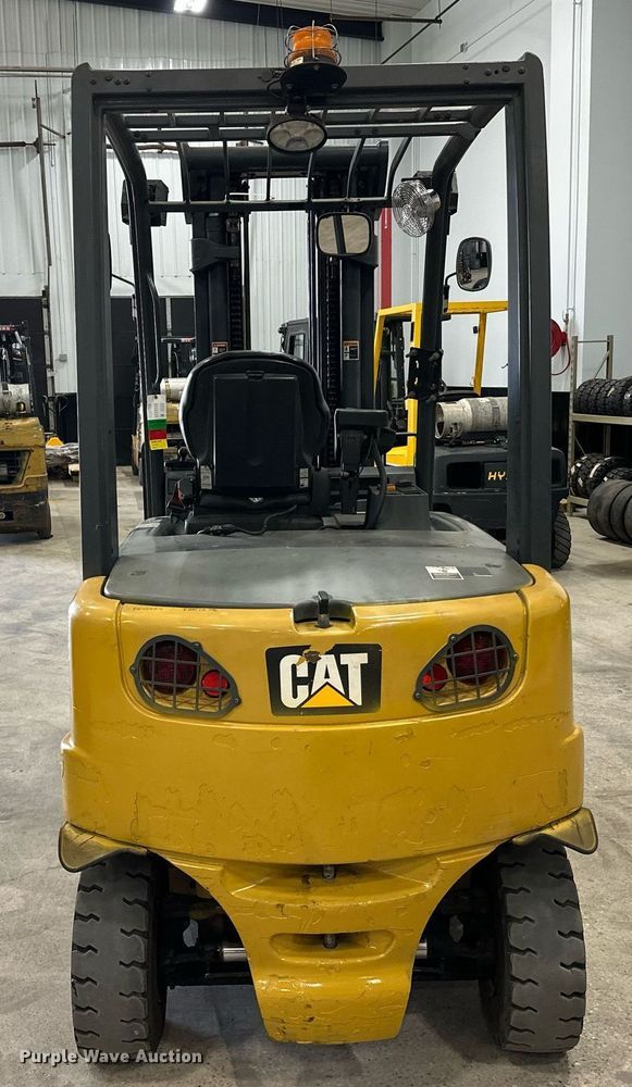image for item DT6371 Caterpillar EP10000 forklift