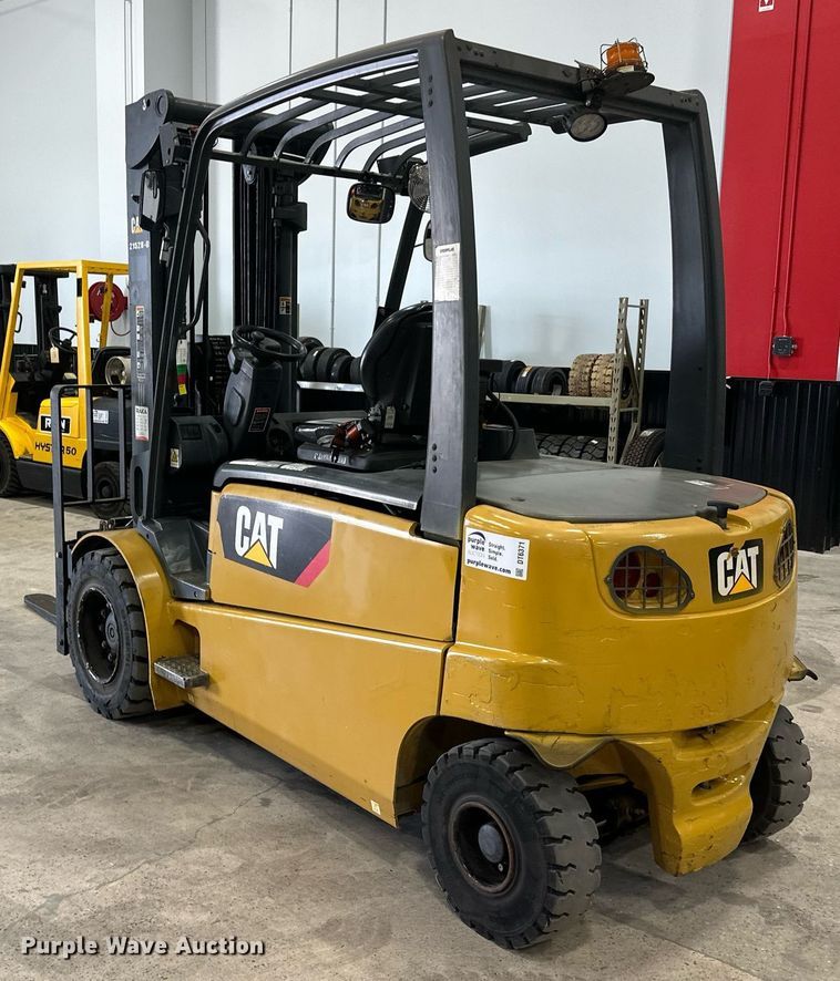 image for item DT6371 Caterpillar EP10000 forklift