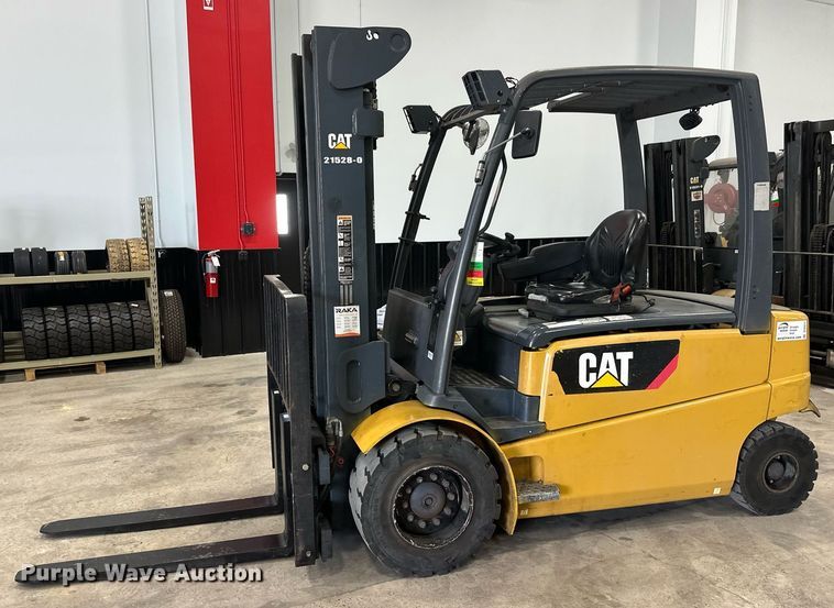 image for item DT6371 Caterpillar EP10000 forklift