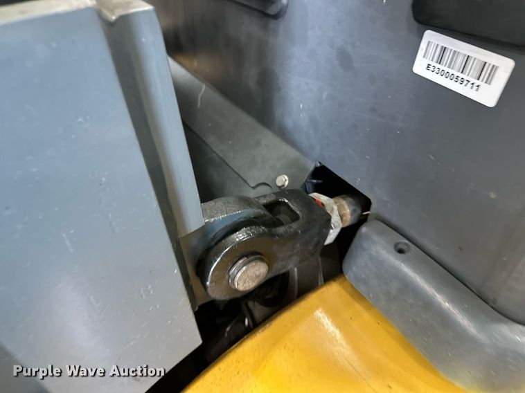 image for item DT6371 Caterpillar EP10000 forklift