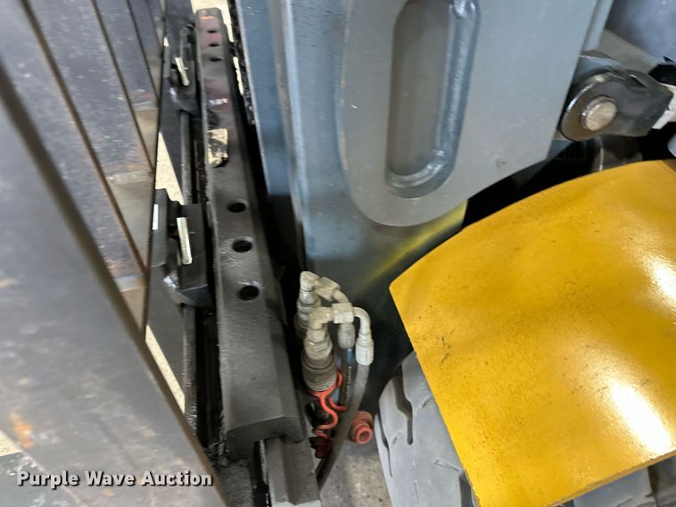 image for item DT6371 Caterpillar EP10000 forklift