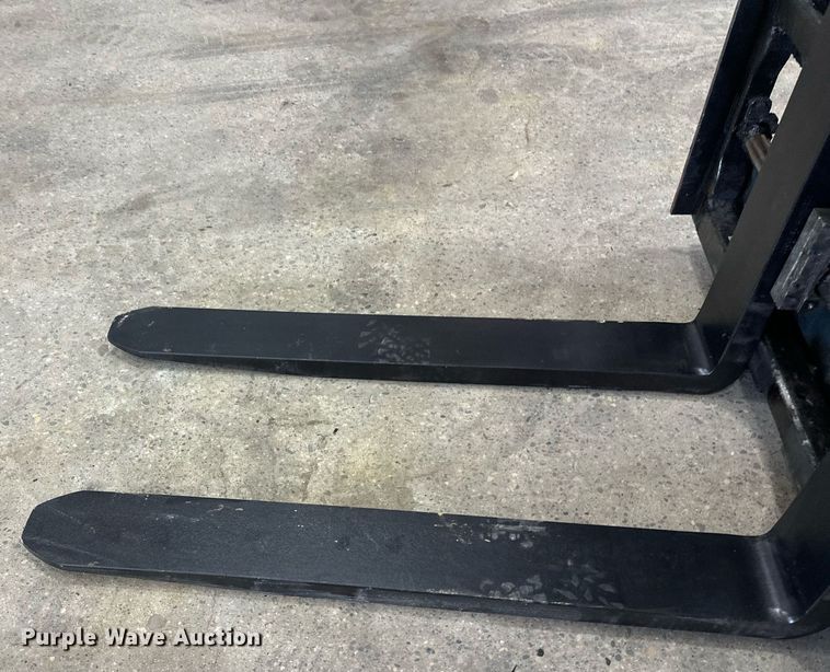 image for item DT6371 Caterpillar EP10000 forklift