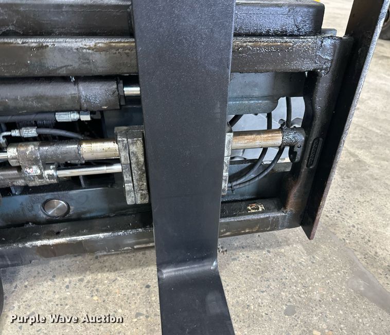 image for item DT6371 Caterpillar EP10000 forklift